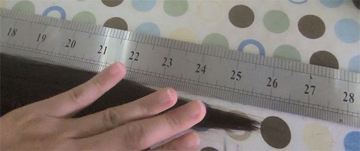 Measuring the length of hair extensions